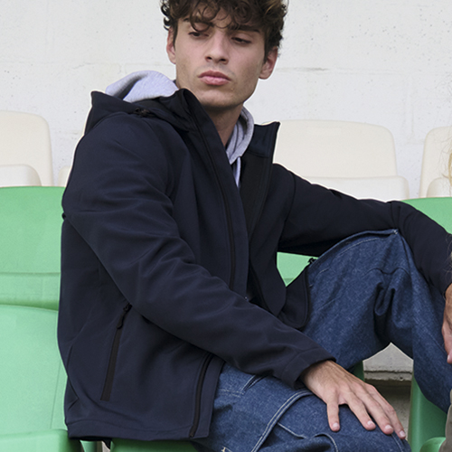 CHAQUETA SOFTSHELL CAPUCHA RACE HOMBRE